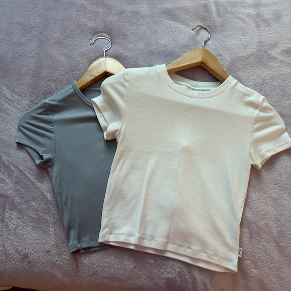 ARITZIA - T-SHIRTS - Picture 1 of 3
